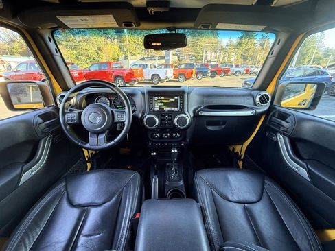 Used 2015 Jeep Wrangler Unlimited Sahara w/ Connectivity Group image 13