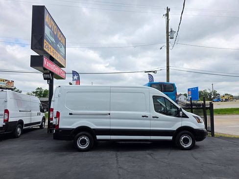 Used 2019 Ford Transit 250 148 Medium Roof RWD image 3