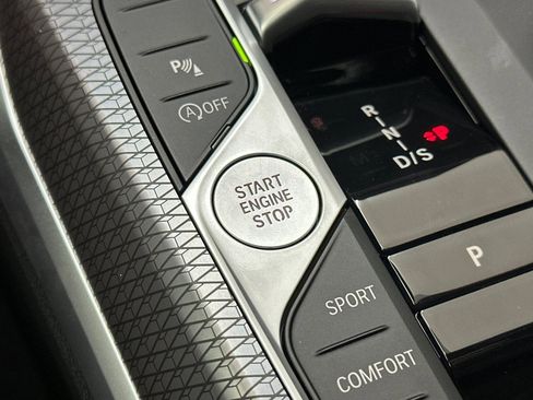 Used 2025 BMW 330i Sedan w/ Premium Package image 27