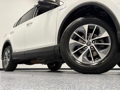 Used 2018 Toyota RAV4 XLE w/ Convenience Package AWD/4WD image 3