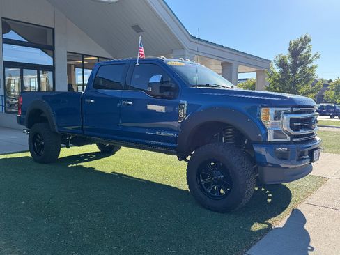 Used 2022 Ford F350 Platinum AWD/4WD image 2