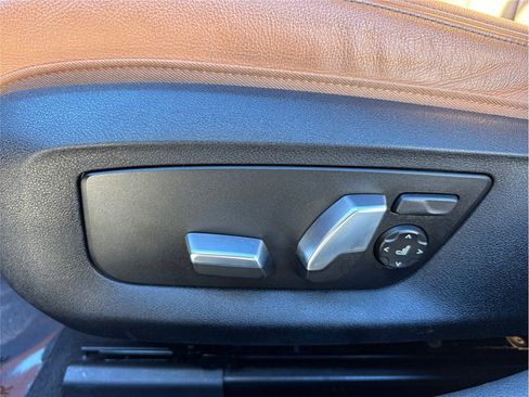 Used 2021 BMW 530i xDrive w/ Premium Package image 19