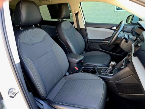 Used 2022 Volkswagen Taos SE image 24