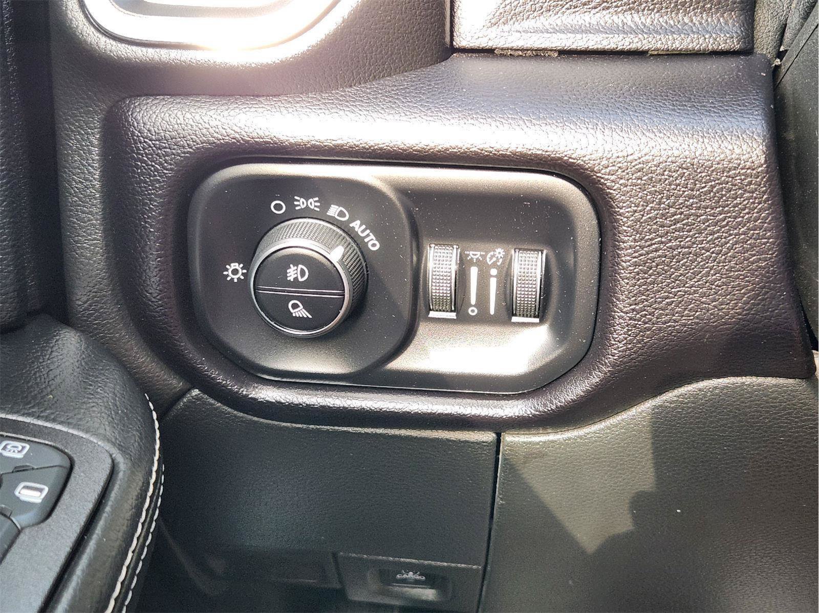 Used 2025 RAM 2500 Laramie AWD/4WD image 17