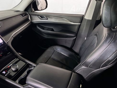 Used 2023 Jeep Grand Cherokee L Limited w/ Luxury Tech Group II image 23