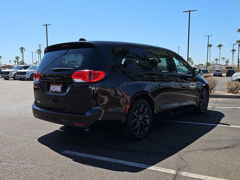 Used 2018 Chrysler Pacifica Touring Plus w/ S Appearance Package FWD image 5