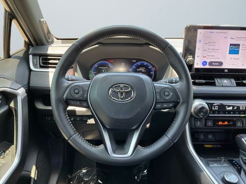 Used 2023 Toyota RAV4 XSE AWD/4WD image 11