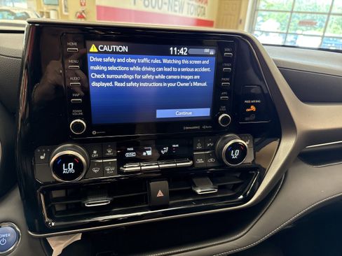Used 2022 Toyota Highlander XLE image 37