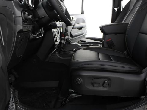 New 2026 Jeep Wrangler Unlimited Sahara AWD/4WD image 15