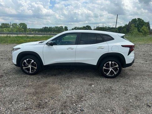 Certified 2024 Chevrolet Trax RS FWD image 18