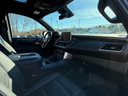 Used 2024 Chevrolet Suburban Z71 w/ Luxury Package image 16