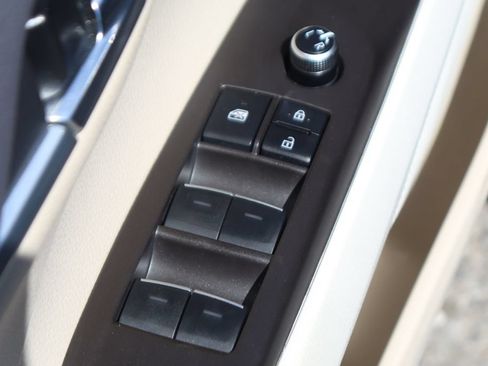 Used 2023 Toyota Camry XLE FWD image 17