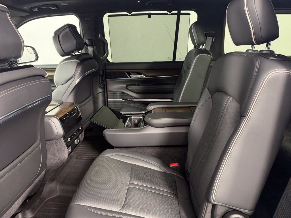 Used 2022 Jeep Grand Wagoneer Series II AWD/4WD image 17