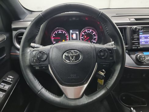 Used 2017 Toyota RAV4 SE image 17