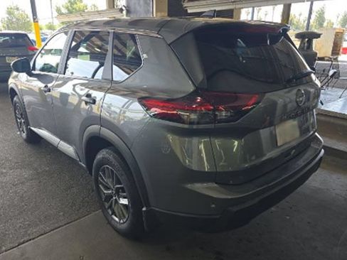 Used 2025 Nissan Rogue S FWD image 2
