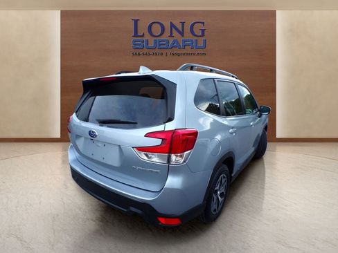 Used 2023 Subaru Forester Premium AWD/4WD image 10