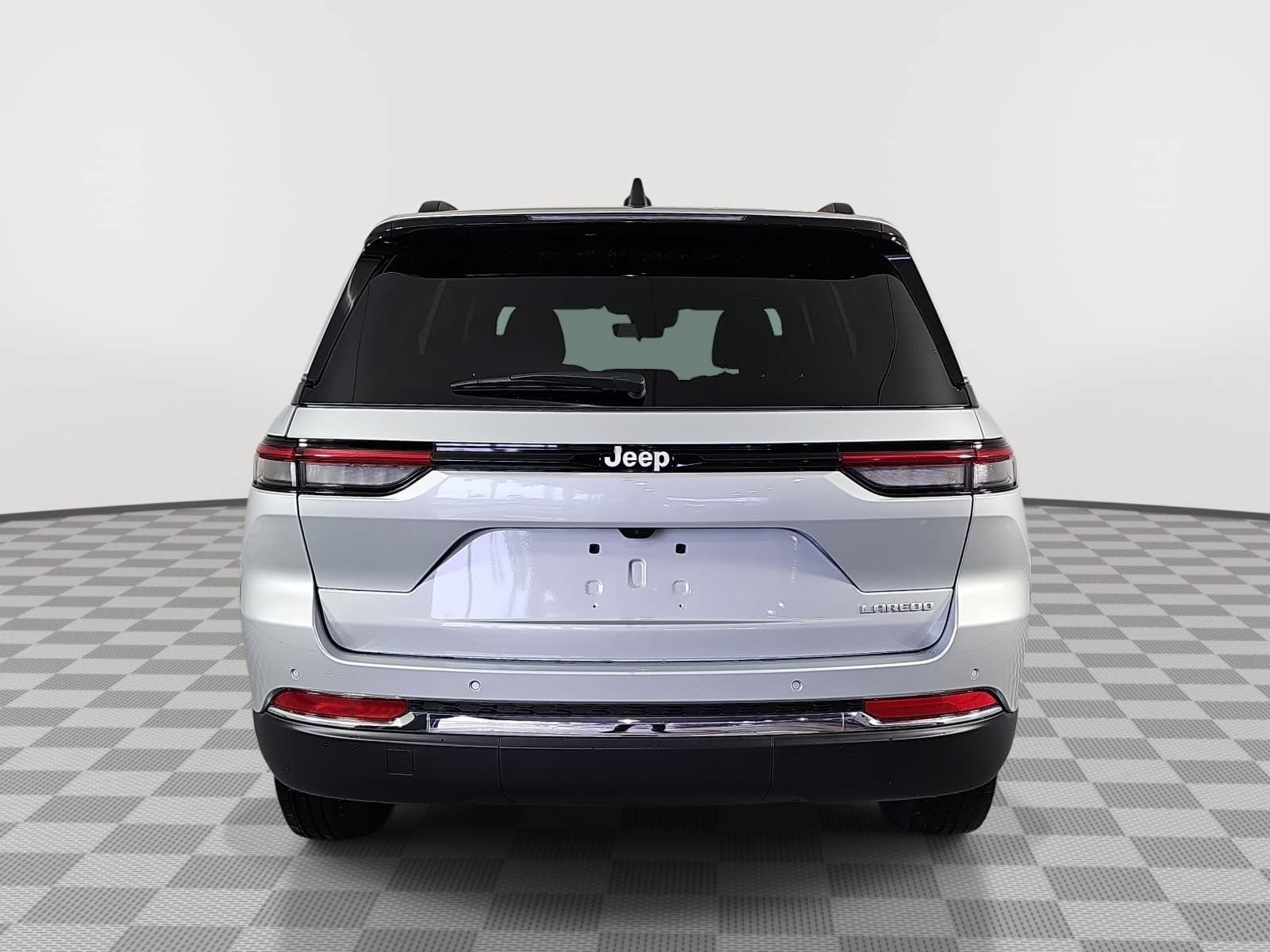 Used 2025 Jeep Grand Cherokee Laredo RWD image 7