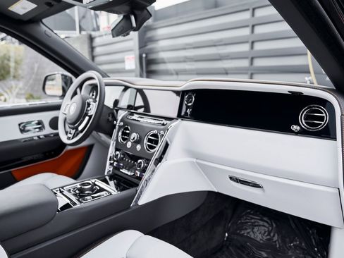 Used 2026 Rolls-Royce Cullinan Base image 48
