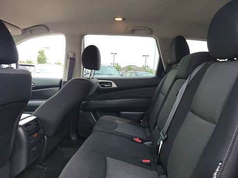 Used 2020 Nissan Pathfinder SV image 10