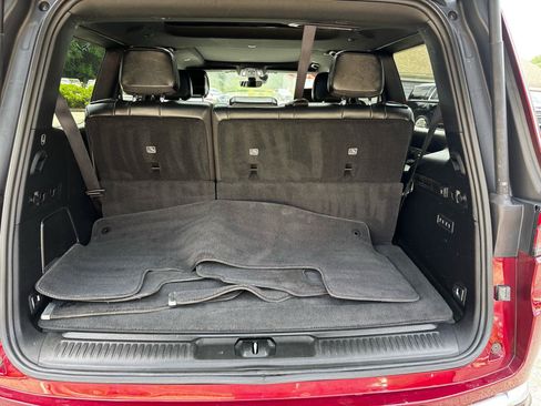 Used 2022 Jeep Wagoneer Series III w/ Premium Group I AWD/4WD image 31