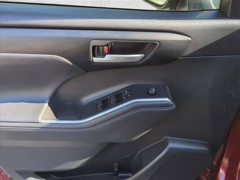 Certified 2024 Toyota Highlander XSE FWD image 10