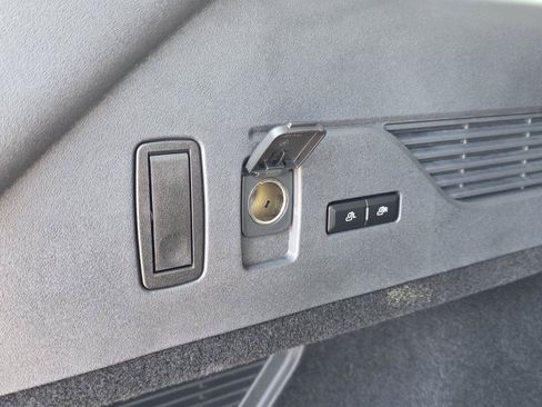 Used 2024 Lincoln Nautilus Premier AWD/4WD image 35