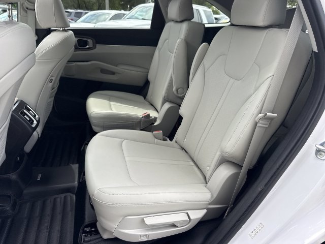 Used 2022 Kia Sorento EX w/ Panoramic Sunroof Package FWD image 23