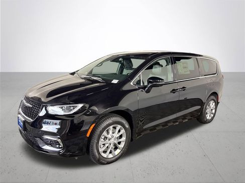 New 2026 Chrysler Pacifica Select AWD/4WD image 2