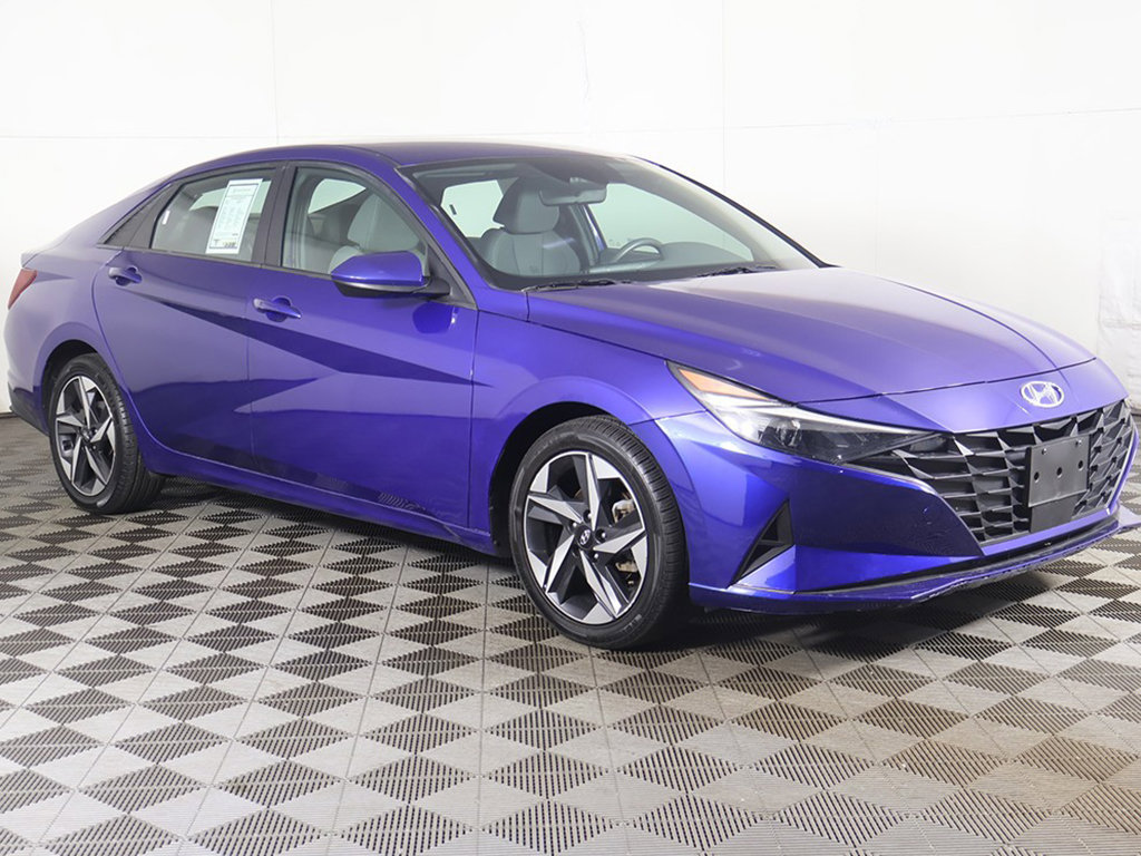 Used 2023 Hyundai Elantra SEL w/ Convenience Package FWD image 3