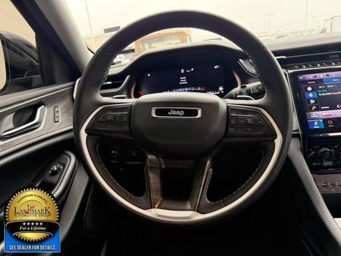 Used 2023 Jeep Grand Cherokee Limited image 19