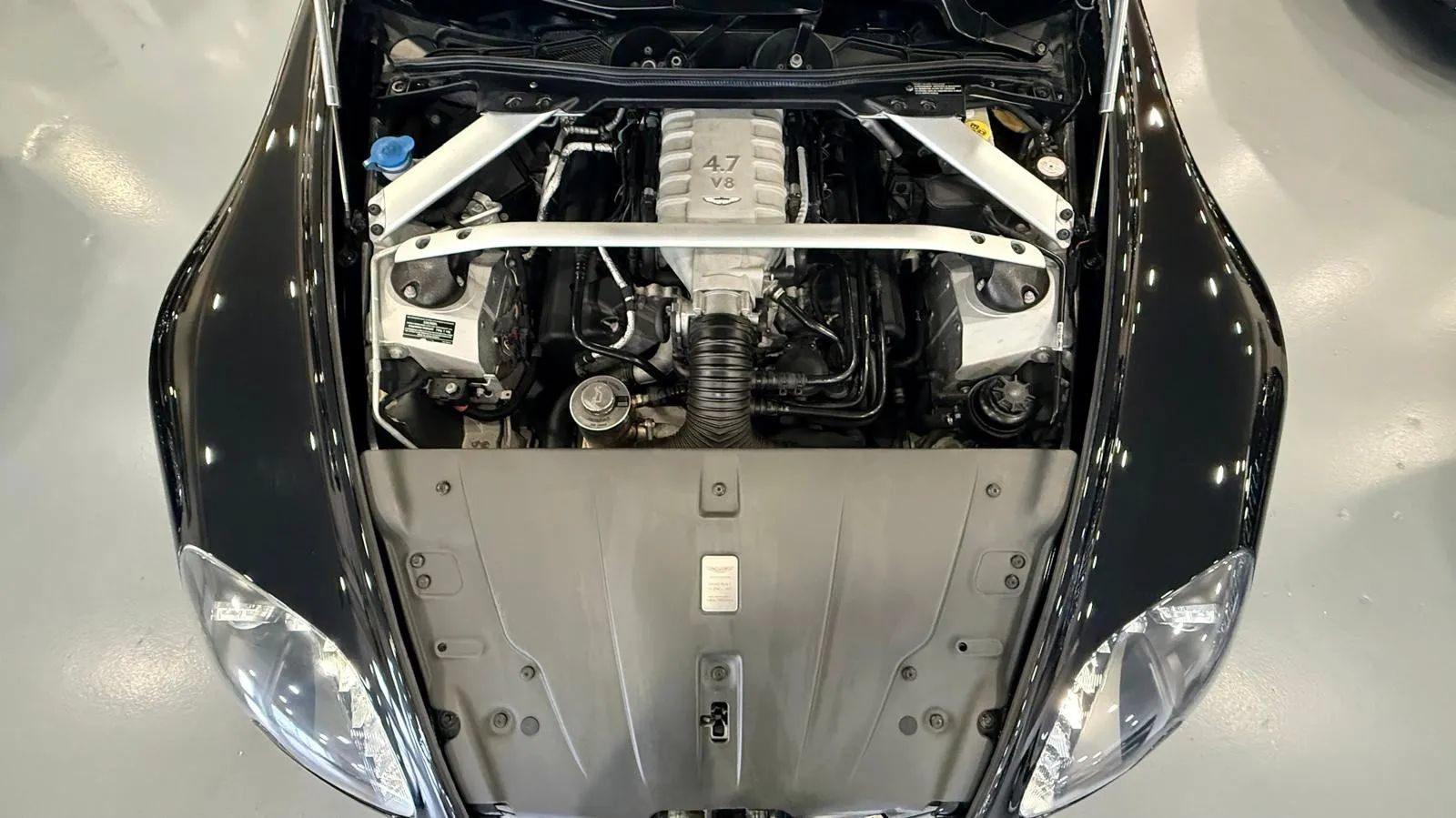 Used 2012 Aston Martin V8 Vantage Coupe RWD image 41