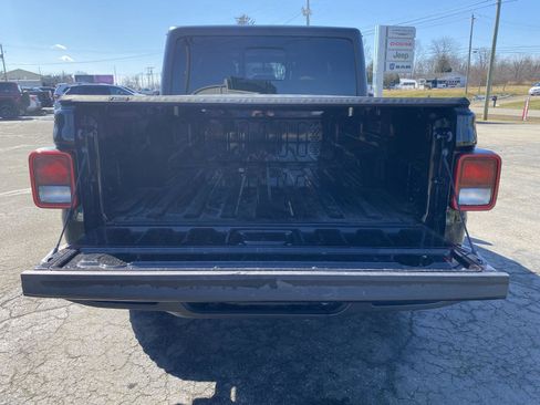 Used 2022 Jeep Gladiator Willys image 23