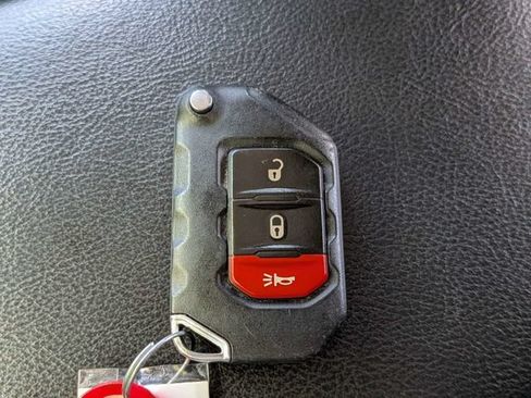 Used 2020 Jeep Gladiator Mojave AWD/4WD image 33