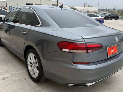 Used 2020 Volkswagen Passat 2.0T SE FWD image 9