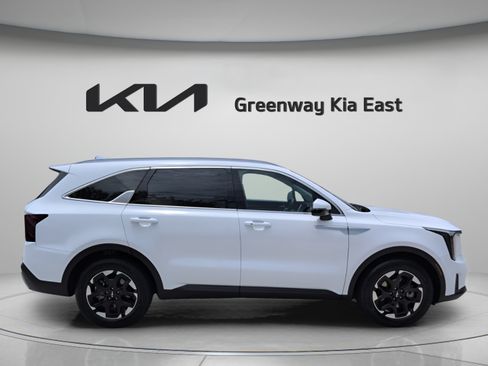 Certified 2026 Kia Sorento S FWD image 4
