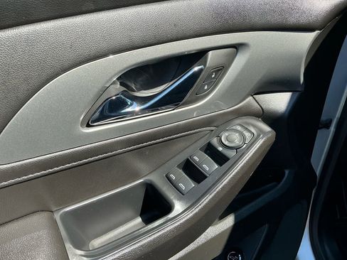 Used 2022 Chevrolet Traverse LT image 16