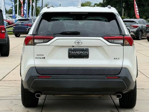 Used 2021 Toyota RAV4 XLE Premium FWD image 3