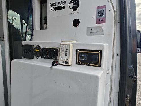 Used 2019 Mercedes-Benz Sprinter 4500 image 38