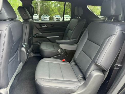 Used 2026 Chevrolet Traverse LT FWD image 7