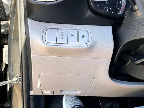 Used 2021 Hyundai Venue SEL image 31