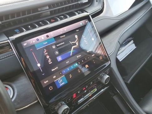 Used 2022 Jeep Grand Cherokee Overland w/ Advanced Protech Group III image 18