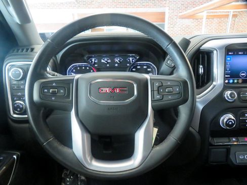 Used 2020 GMC Sierra 1500 SLE image 31