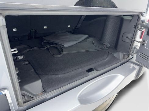 Used 2018 Jeep Wrangler Unlimited Sahara image 12