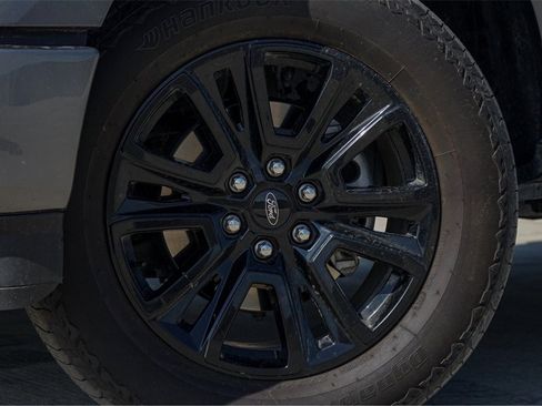 Used 2024 Ford F150 Platinum image 2