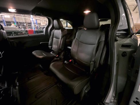Used 2024 Toyota Sienna XLE Woodland Edition image 19