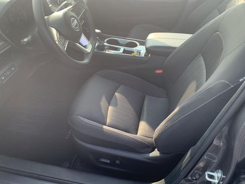 Used 2024 Nissan Altima 2.5 SV FWD image 20