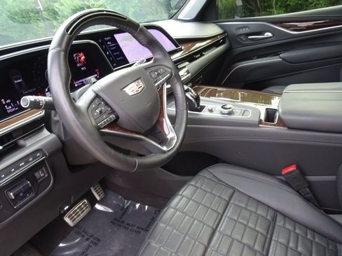 Certified 2022 Cadillac Escalade Sport Platinum w/ Heavy-Duty Trailer Package AWD/4WD image 11