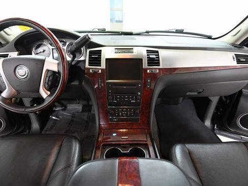 Used 2009 Cadillac Escalade AWD image 2