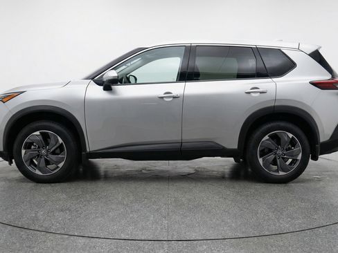 Used 2025 Nissan Rogue SV image 5