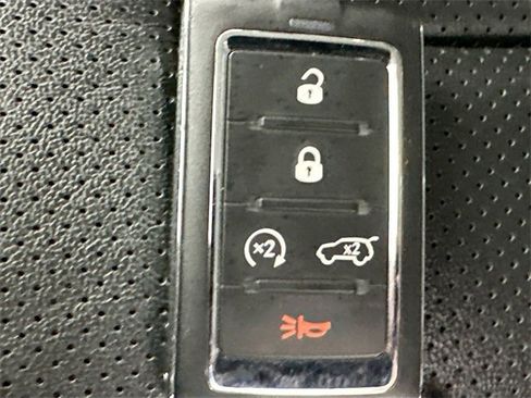 Used 2023 Jeep Grand Cherokee Limited w/ Luxury Tech Group II image 18